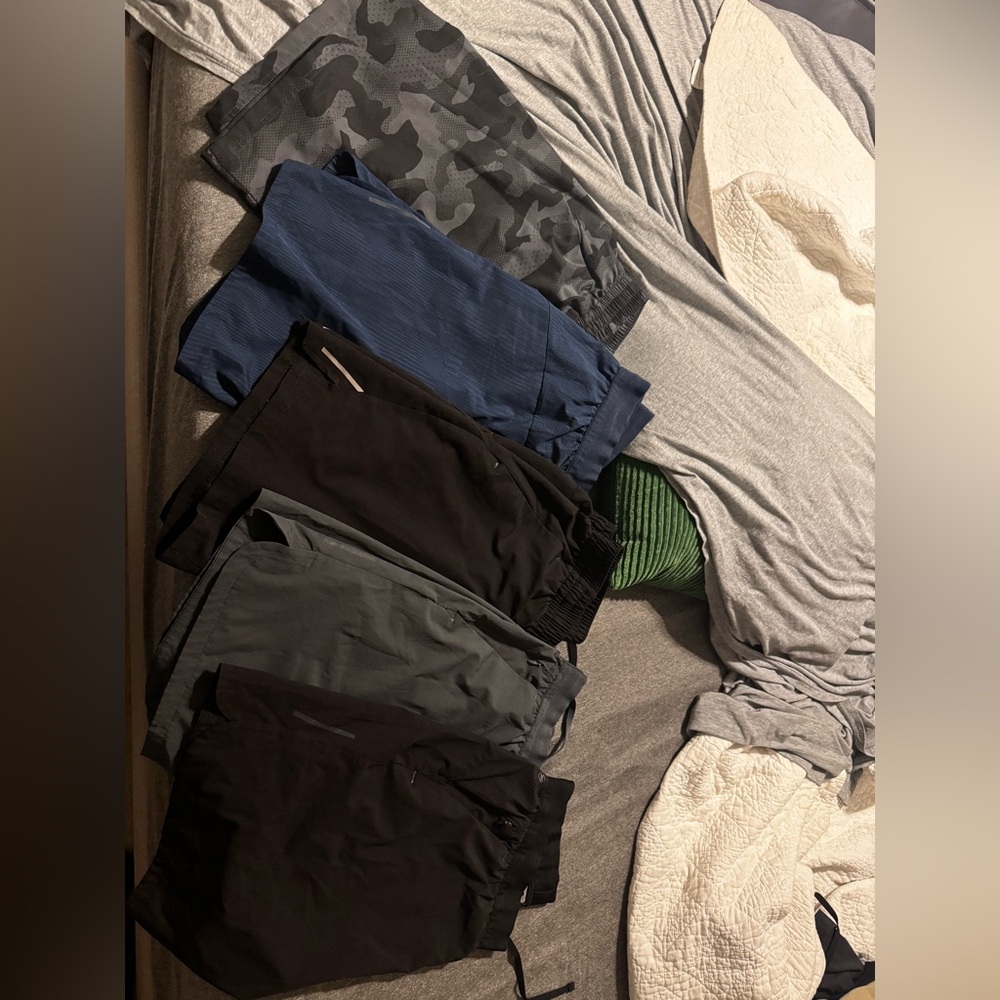 5 pairs of men’s medium Russel athletics gym/running shorts